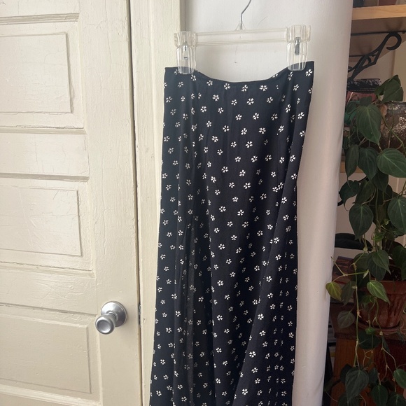 Reformation Zoe Skirt Black White Floral Detail Size 2P Slit Midi Skirt - Picture 5 of 5